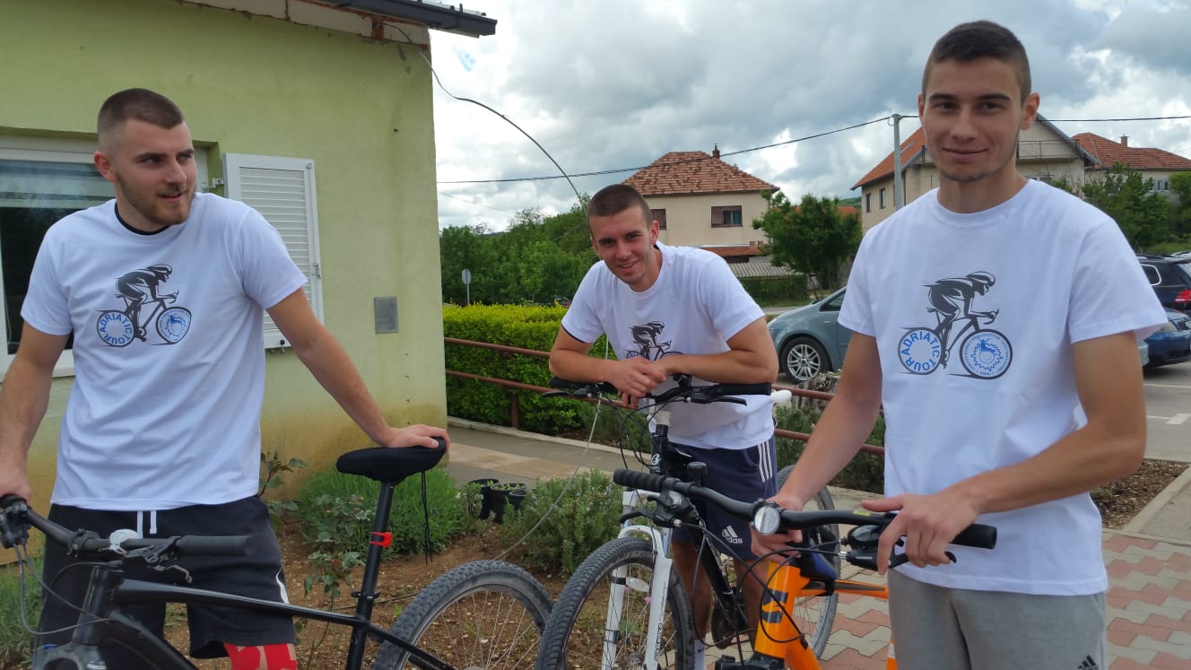 Trojica mladih humanitaraca bicikliraju za uređenje Zabavno Edukacijsko Rehabilitacijskog Parka (ZERP) u Kninu